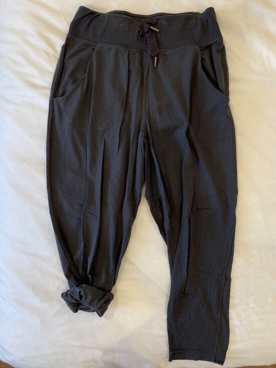 Grey Lululemon Calf-Length Joggers - Picture 1 of 1